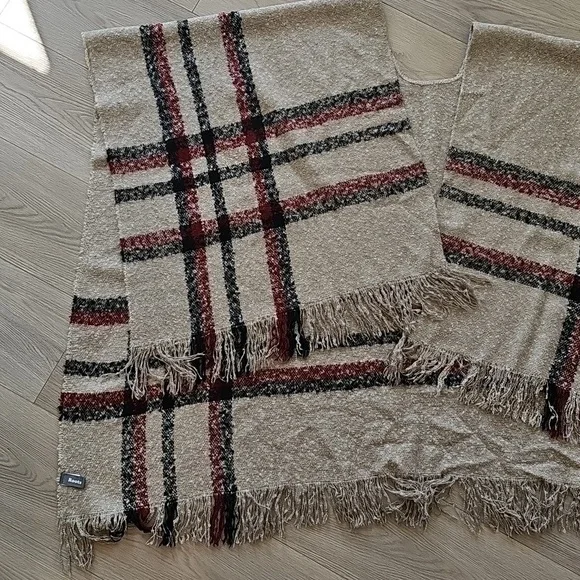 Roots Canada Cozycore Cape Poncho Wearable Blanket Sweater One Size - Picture 2 of 11